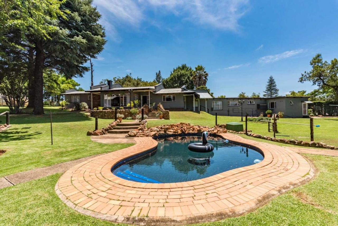 Self-Catered Apartment With Pool Krugersdorp Exterior photo