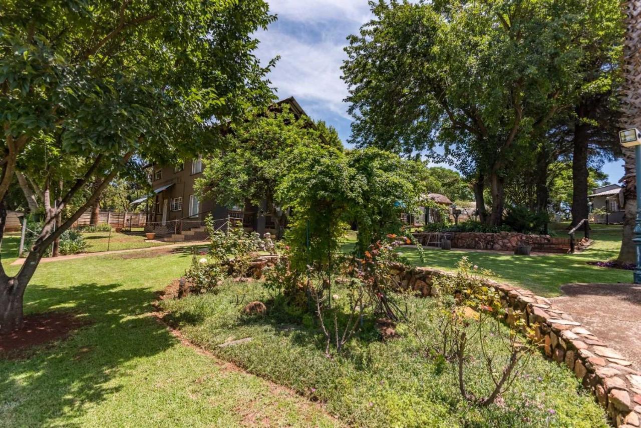 Self-Catered Apartment With Pool Krugersdorp Exterior photo